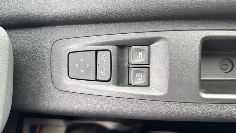 Renault Master Mwb Diesel Fwd MM35 Blue dCi 130 Advance Medium Roof Van